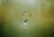 dreamy romantic idealist definition